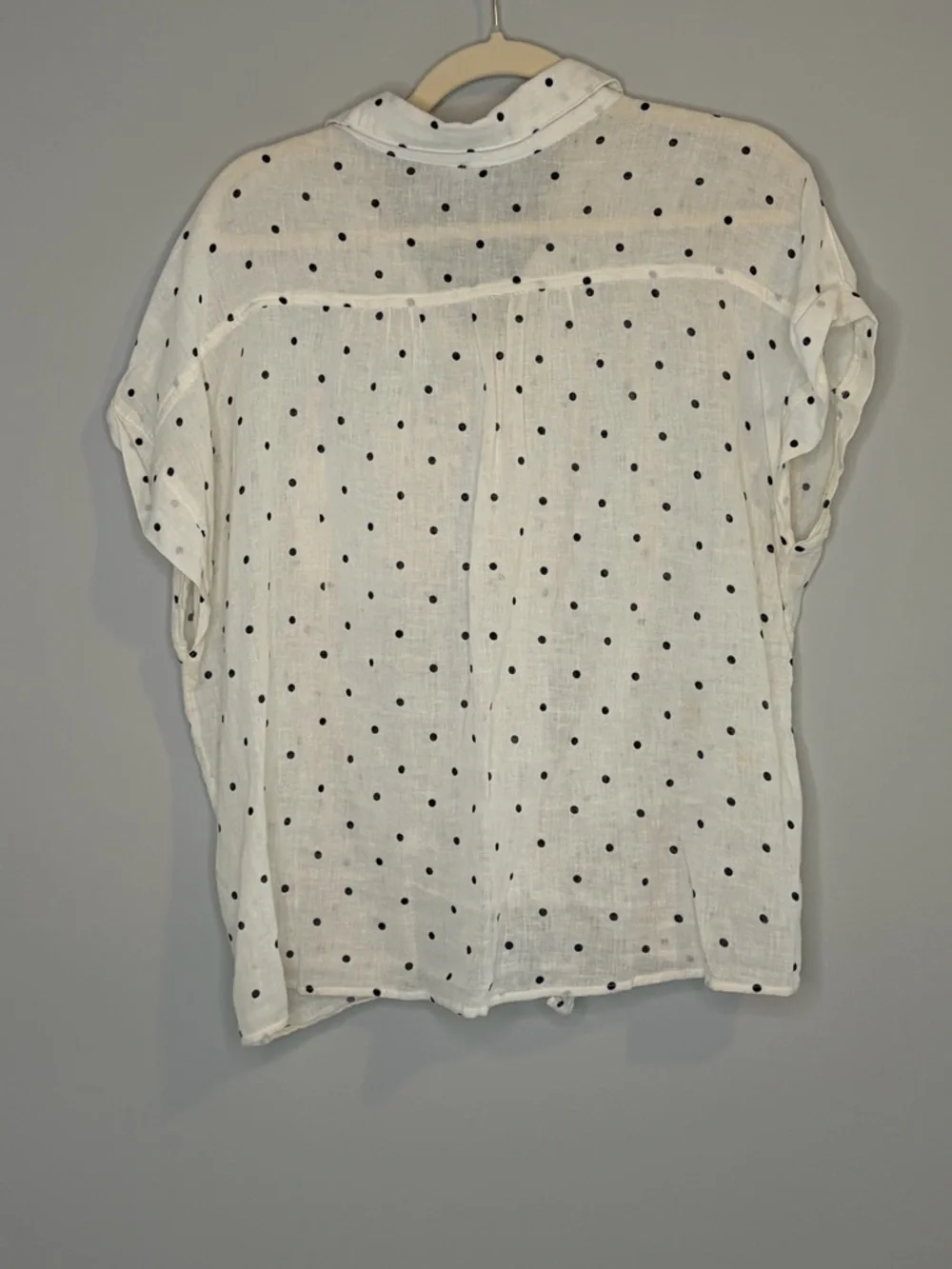 Old Navy White Polka Dot Button-Front Tie Hem Blouse - Picture 4 of 8